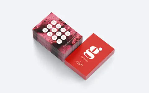 Pila de tarjetas de fidelización "Celatino Club" con diseño de helado y números para marcar.