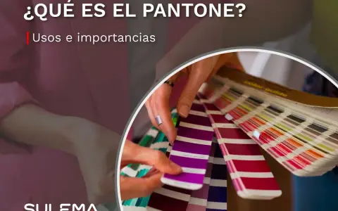 Manos revisando muestras de color. ¿Qué es el Pantone? Un sistema para elegir el color perfecto en diseño.