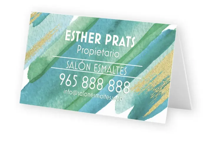 Tarjeta de visita de Salón Esmaltes, con diseño acuarela verde y dorado. Incluye nombre, teléfono y email.