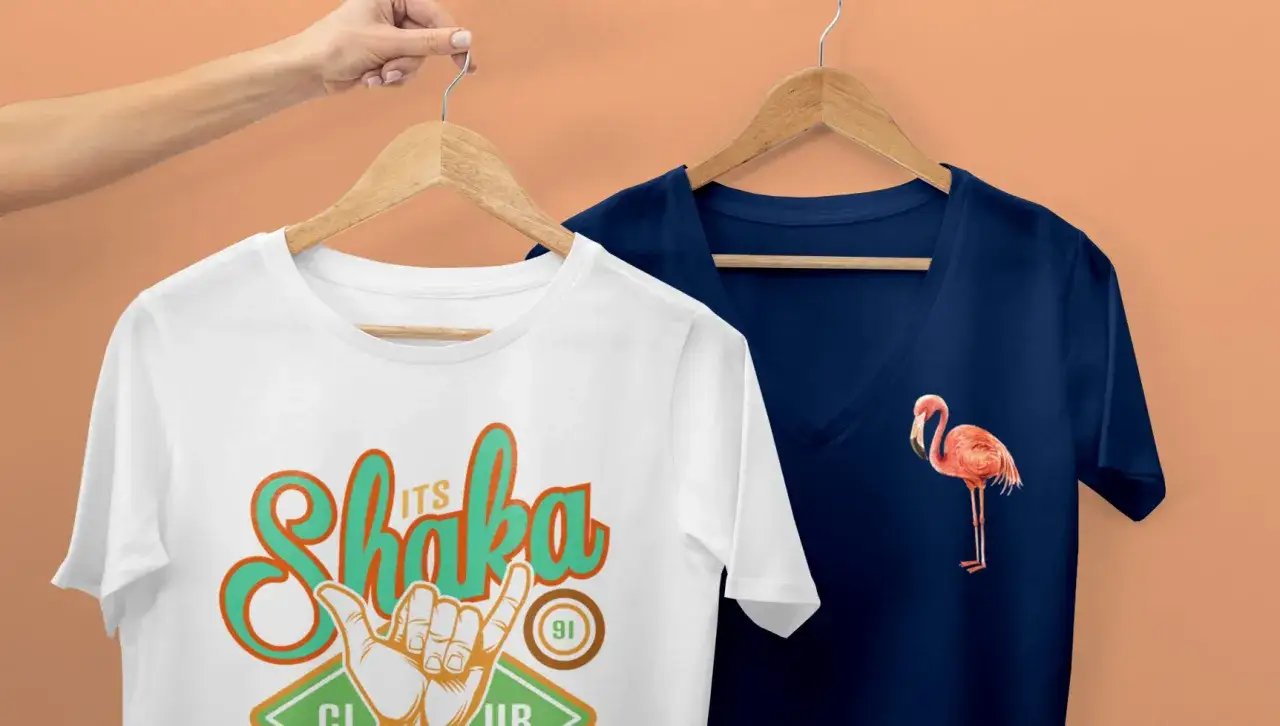 Camisetas con serigrafía digital: una blanca con diseño