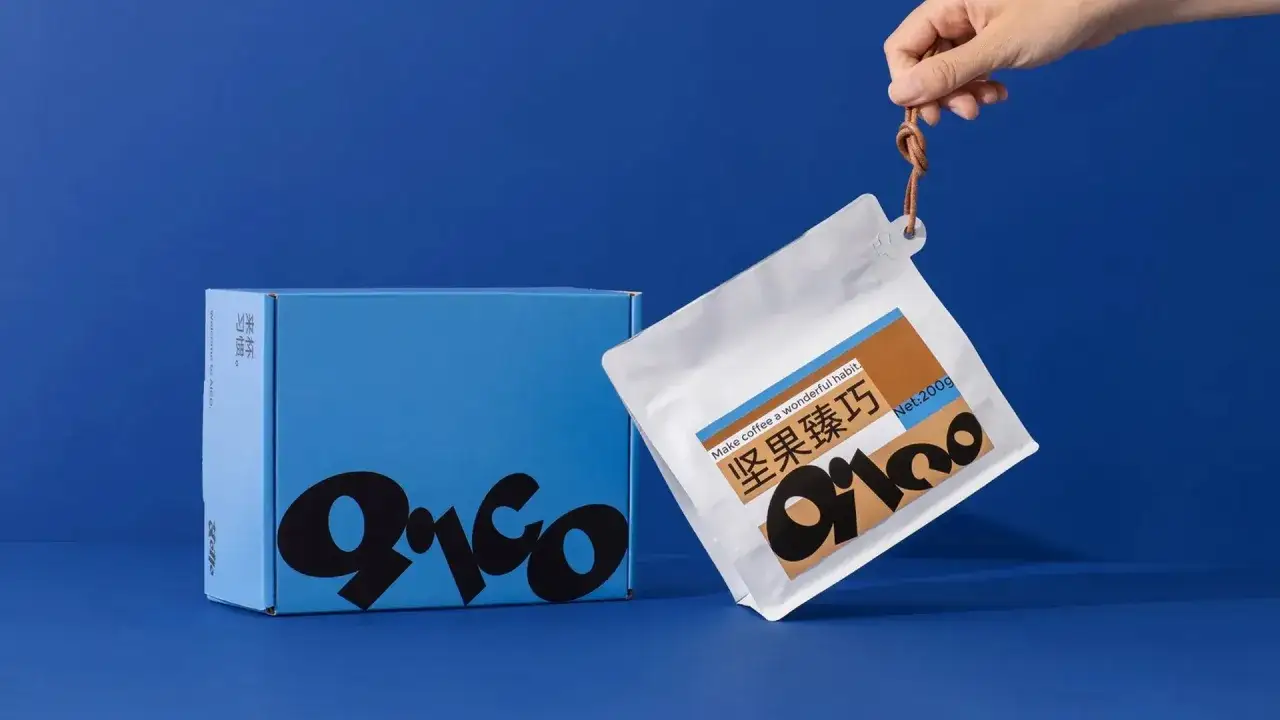 Caja y bolsa de café con el logo
